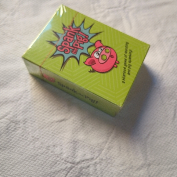 Spank The Pig Card Game 2-7 players Ages 6+ (5 min.) - Picture 3 of 4